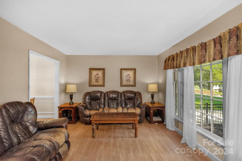 Property image 4 at 8025 Cliffside Drive, Charlotte, NC 28270