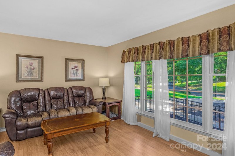 Property image 5 at 8025 Cliffside Drive, Charlotte, NC 28270