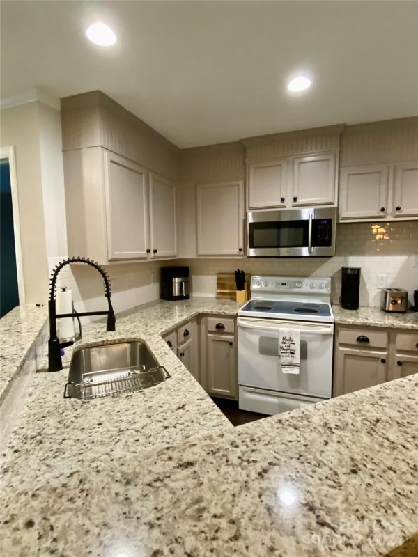 Property image 3 at 2547 Unit B Stockbridge Drive, Charlotte, NC 28210