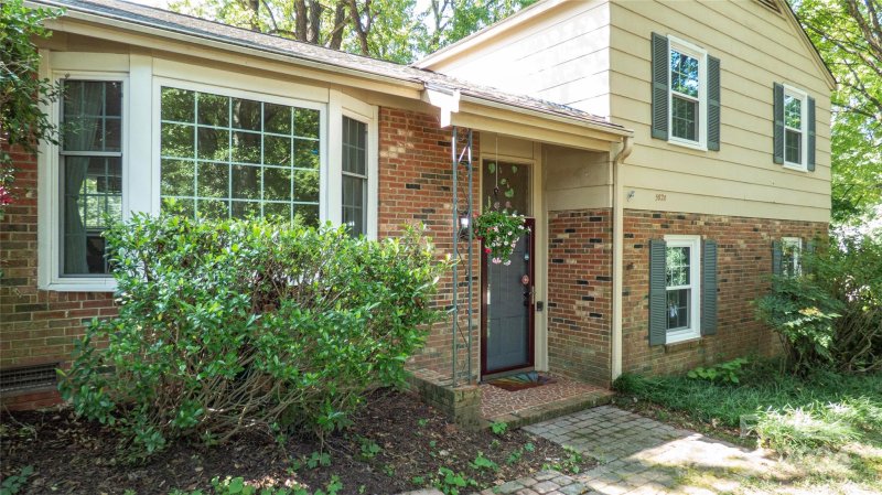 Property image 2 at 5820 Charing Place, Charlotte, NC 28211