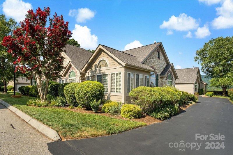 Property image 2 at 46 Outlook Circle, Swannanoa, NC 28778