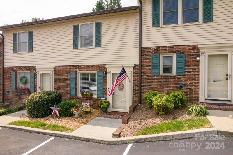 Property image 2 at 1330 5th Street, Hickory, NC 28601