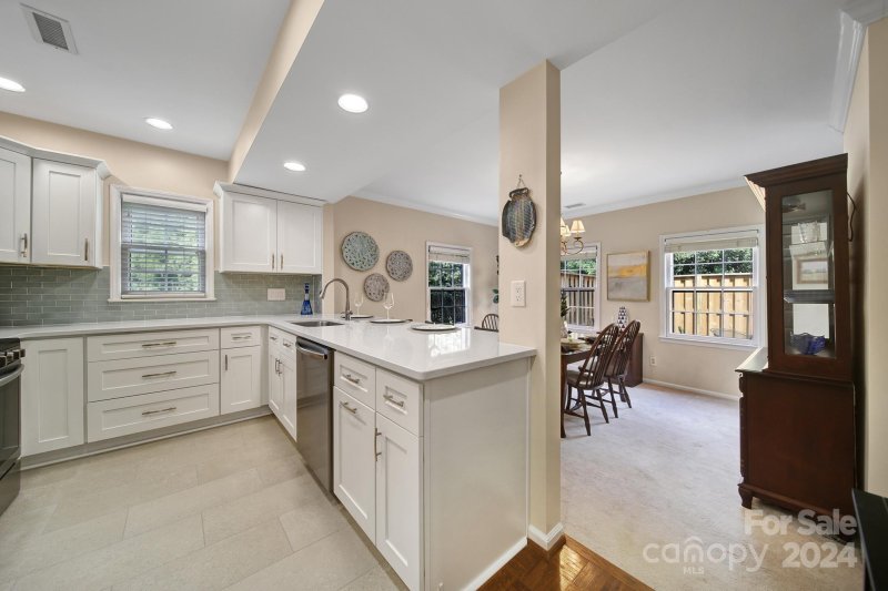 Property image 5 at 3710 Selwyn Farms Lane, Charlotte, NC 28209