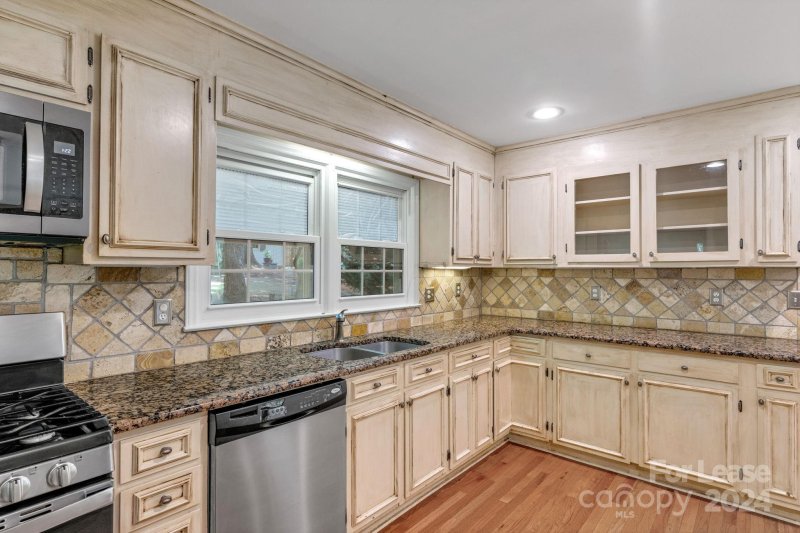 Property image 4 at 8011 Cliffside Drive, Charlotte, NC 28270