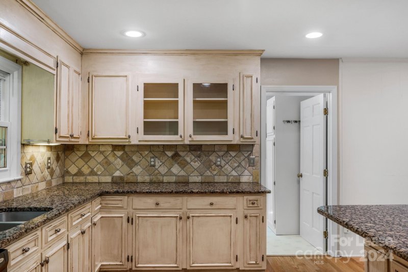 Property image 5 at 8011 Cliffside Drive, Charlotte, NC 28270