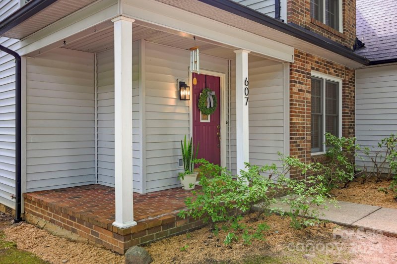 Property image 2 at 607 17th Avenue Drive, Hickory, NC 28602