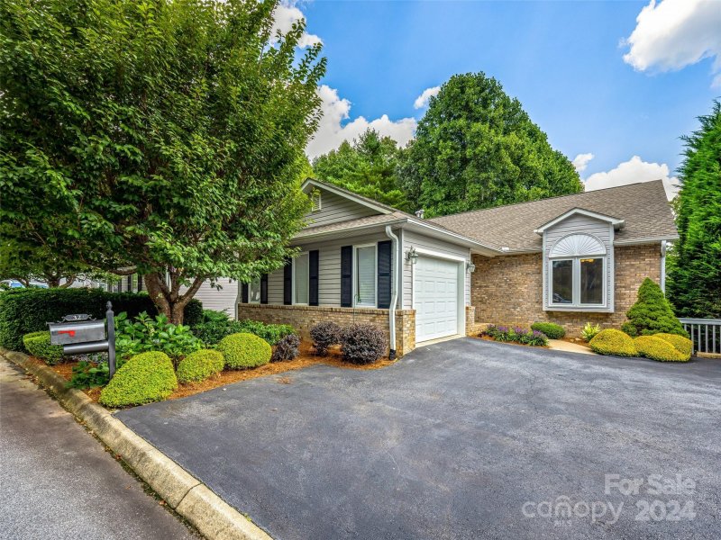 Property image 2 at 32 Titleist Way, Hendersonville, NC 28739