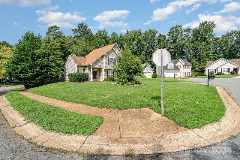 Property image 2 at 6522 Pepperbush Court, Charlotte, NC 28262