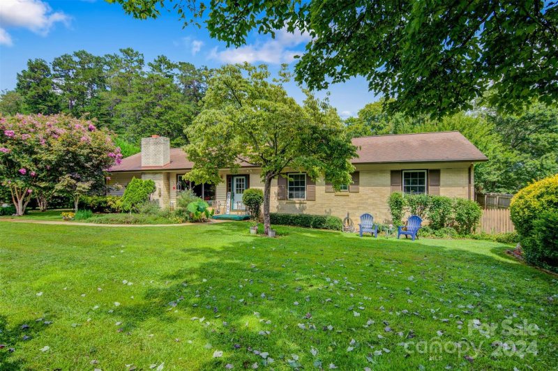 Property image 3 at 6114 Northlakes Drive, Hickory, NC 28601