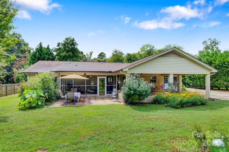 Property image 4 at 6114 Northlakes Drive, Hickory, NC 28601