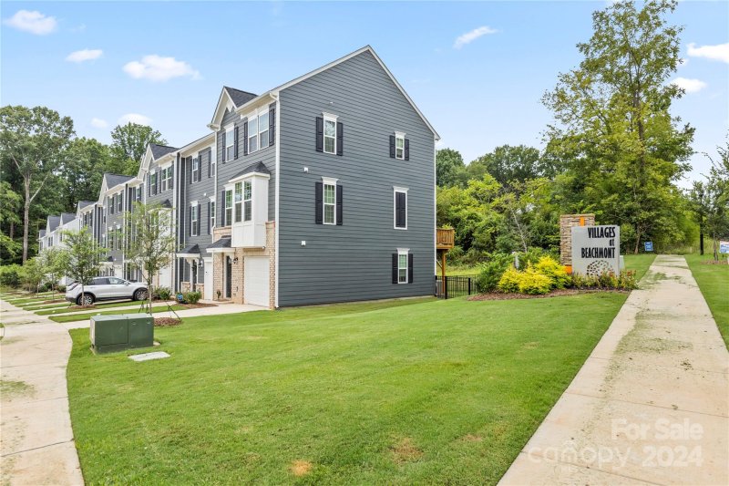 Property image 2 at 3053 Beeler Lane, Charlotte, NC 28208