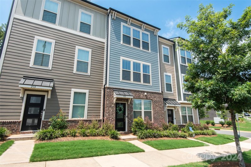 Property image 2 at 210 Judson Avenue, Charlotte, NC 28208