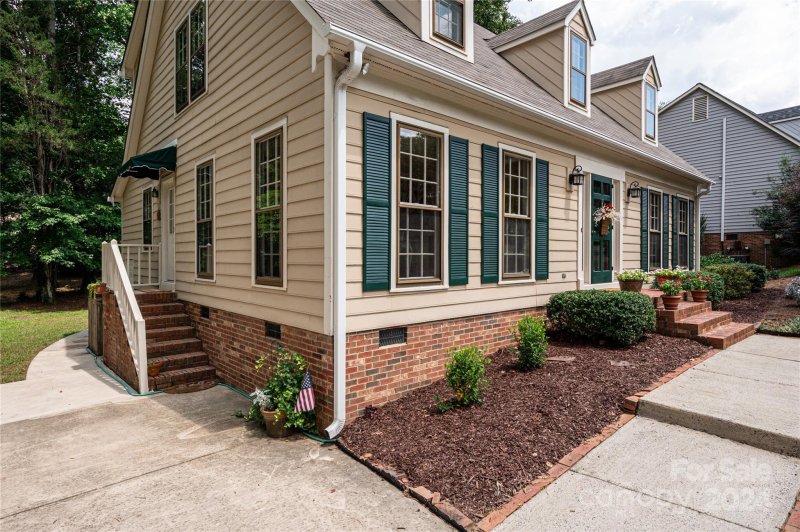 Property image 2 at 4731 Meadowridge Drive, Charlotte, NC 28226