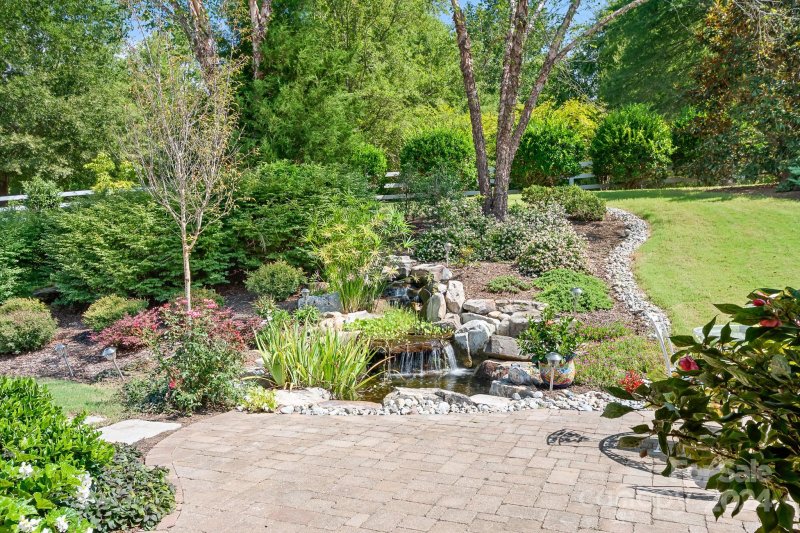 Property image 2 at 10801 Peddlers Court, Davidson, NC 28036