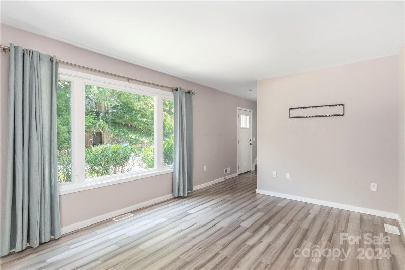 Property image 3 at 125 Park Ridge Avenue, Swannanoa, NC 28778