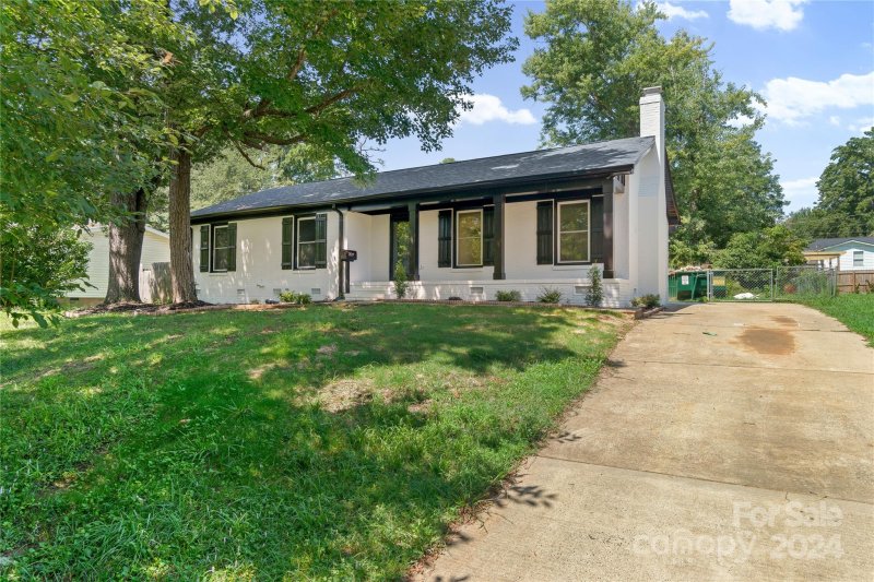 Property image 2 at 3529 Driftwood Drive, Charlotte, NC 28205