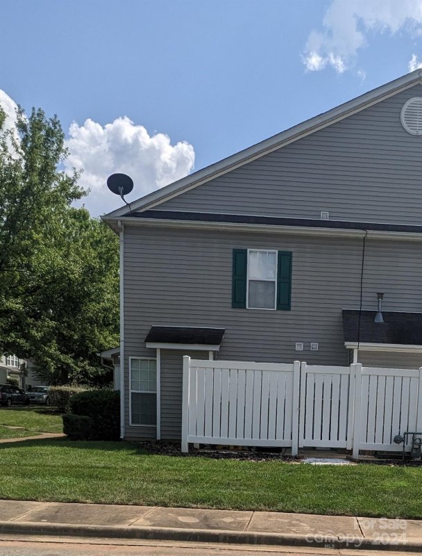 Property image 2 at 2643 Meadow Knoll Drive, Charlotte, NC 28269