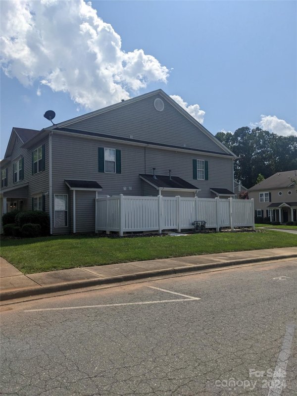 Property image 3 at 2643 Meadow Knoll Drive, Charlotte, NC 28269