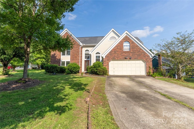 Property image 2 at 10600 Appleberry Lane, Charlotte, NC 28214