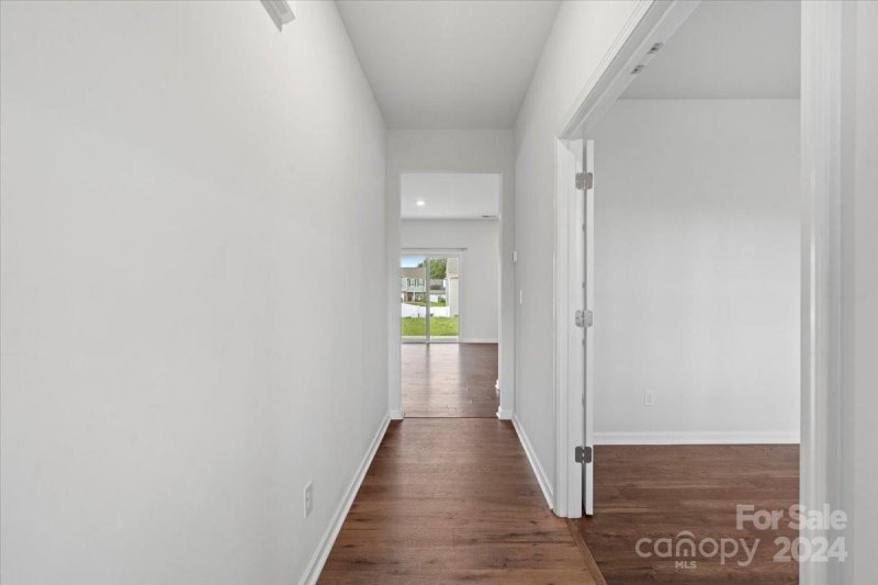 Property image 3 at 8014 Rowling Drive, Charlotte, NC 28215