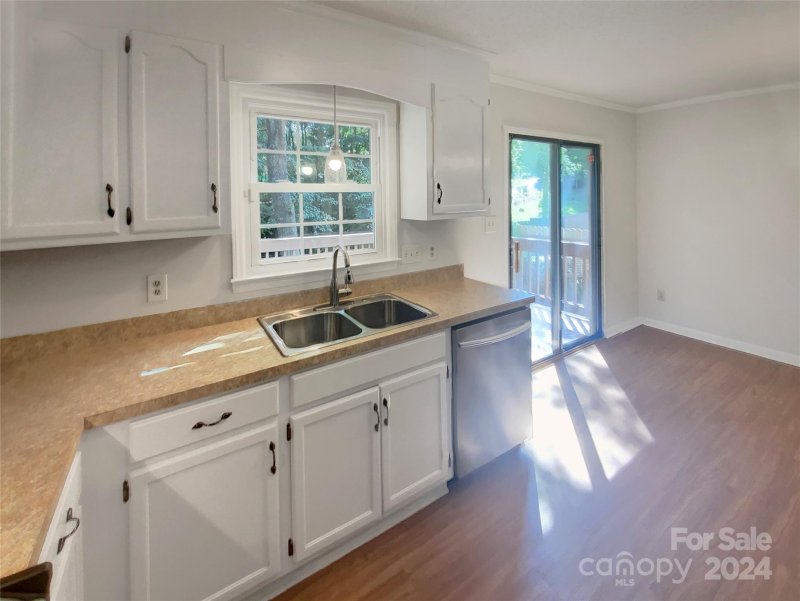 Property image 4 at 7112 Rockwood Forest Lane, Charlotte, NC 28212