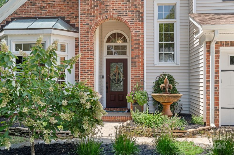 Property image 3 at 102 Southhaven Drive, Mooresville, NC 28117