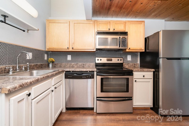 Property image 2 at 201 Hoskins Road, Charlotte, NC 28208