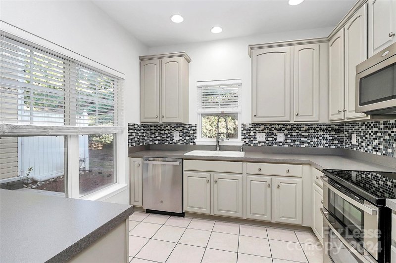 Property image 4 at 10978 Princeton Village Drive, Charlotte, NC 28277