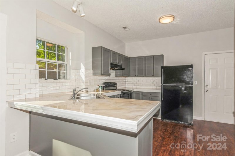 Property image 5 at 912 Jordans Pond Lane, Charlotte, NC 28214