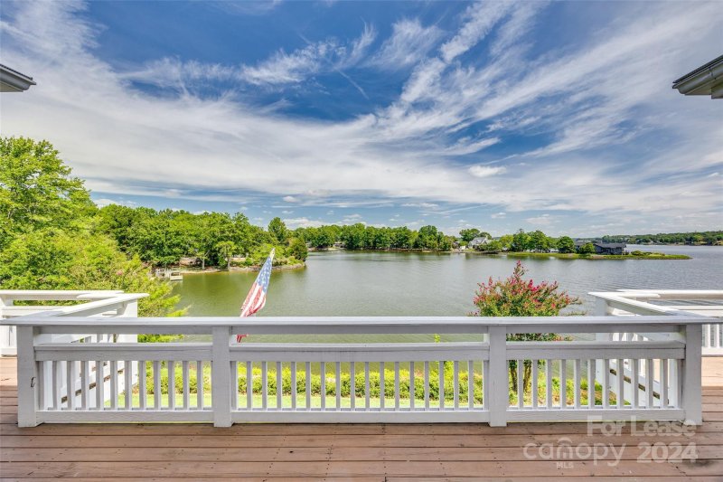 11 Hamilton Woods Court