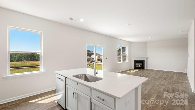 Property image 2 of 595 Country Oak Drive in Rydele Heights, Asheville, NC 28804