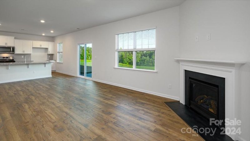 Property image 3 of 595 Country Oak Drive in Rydele Heights, Asheville, NC 28804