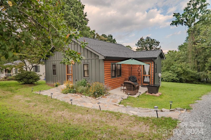 Property image 2 at 708 Halsbury Avenue, Hendersonville, NC 28791