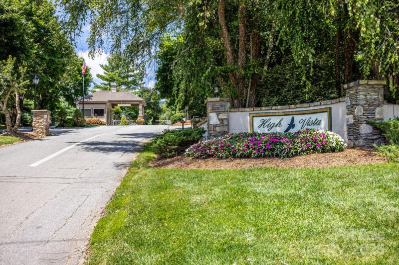 Property image 2 of 40 Cedar Drive in High Vista, Mills River, NC 28759