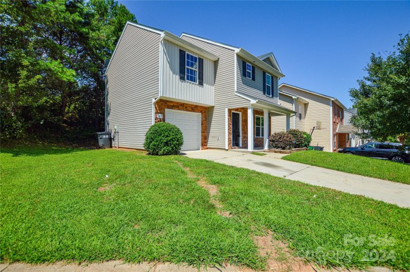 Property image 2 at 224 Ravenridge Court, Charlotte, NC 28216