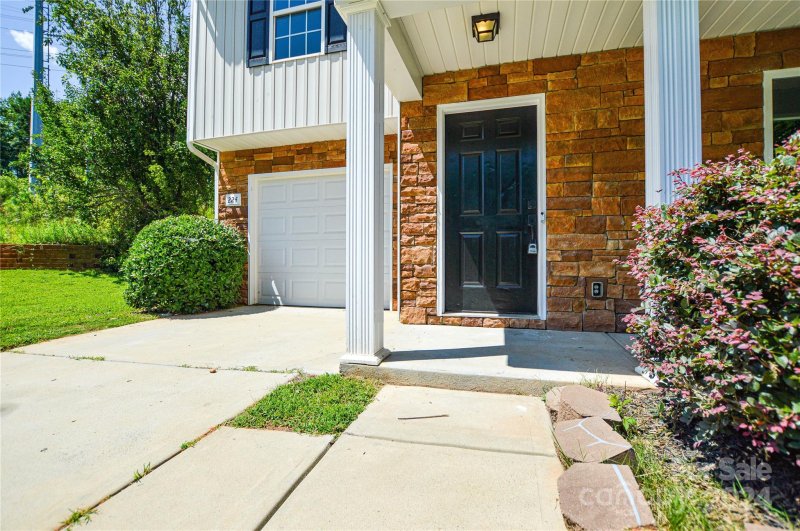 Property image 3 at 224 Ravenridge Court, Charlotte, NC 28216