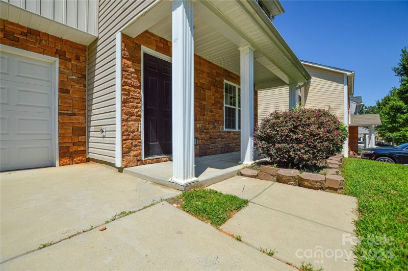 Property image 4 at 224 Ravenridge Court, Charlotte, NC 28216