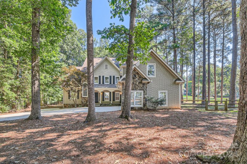 Property image 2 at 132 High Sail Court, Mooresville, NC 28117