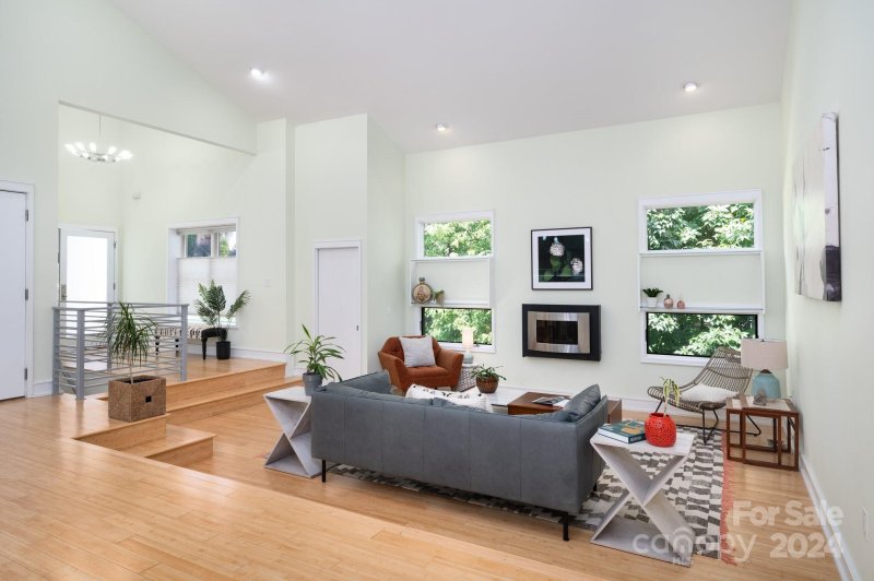 Property image 4 at 121 Courtland Avenue, Asheville, NC 28801