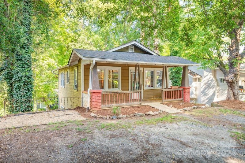 Property image 2 at 165 Euclid Boulevard, Asheville, NC 28806