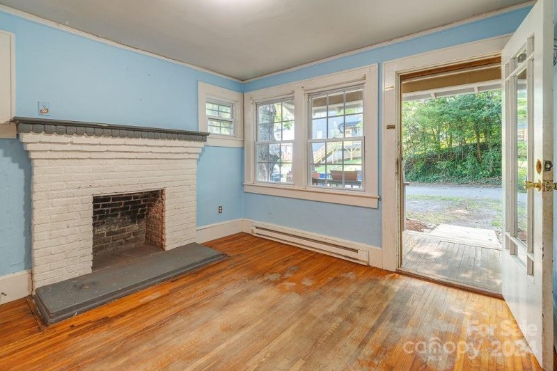 Property image 3 at 165 Euclid Boulevard, Asheville, NC 28806