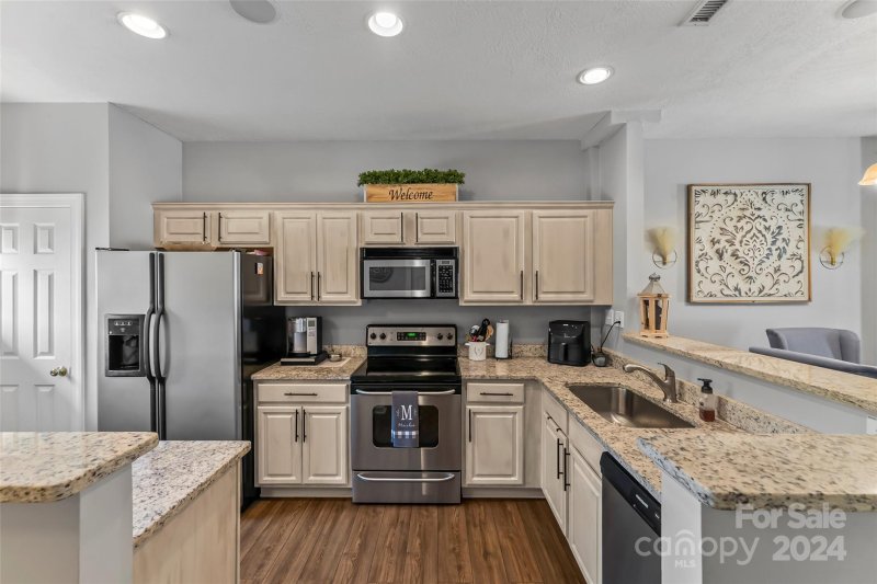 Property image 3 at 4764 Braxton Gate Lane, Hickory, NC 28602