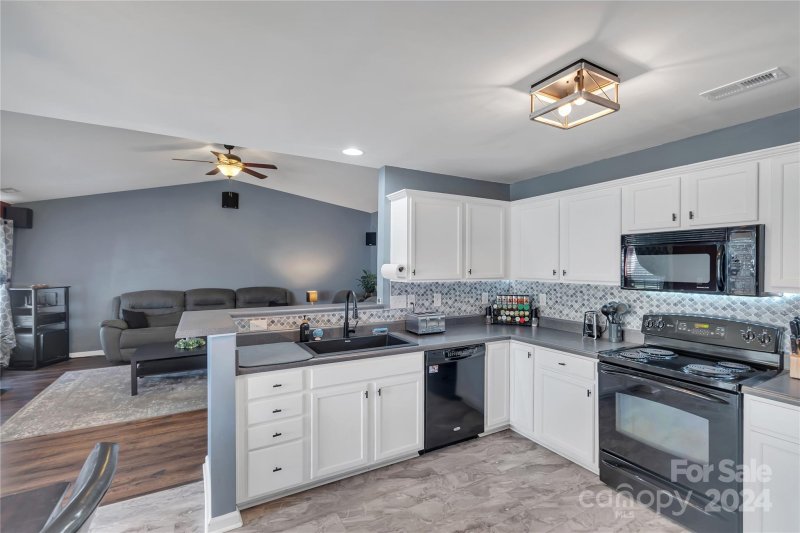 Property image 4 at 145 Crestwood Drive, Mount Holly, NC 28120