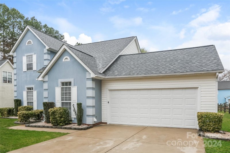 Property image 5 at 8305 Woodford Bridge Drive, Charlotte, NC 28216