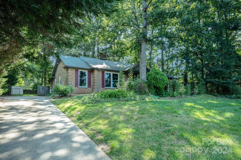 Property image 2 at 6215 Coatbridge Lane, Charlotte, NC 28212