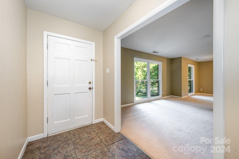 Property image 4 at 6215 Coatbridge Lane, Charlotte, NC 28212