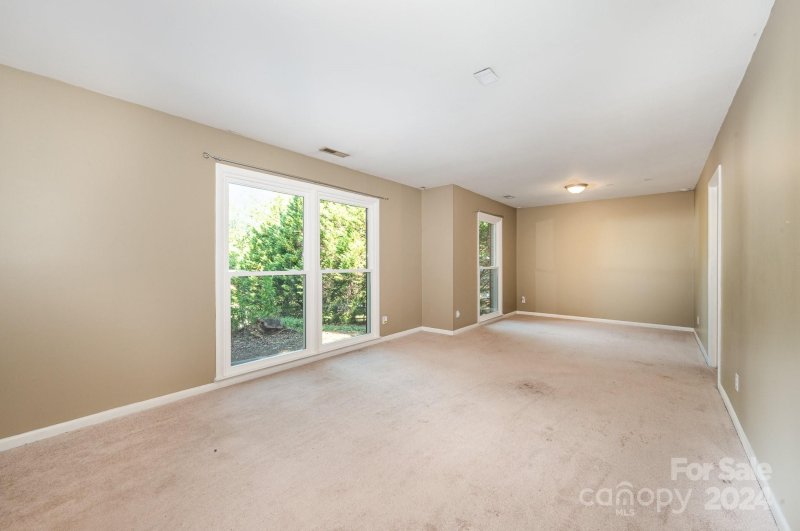 Property image 5 at 6215 Coatbridge Lane, Charlotte, NC 28212