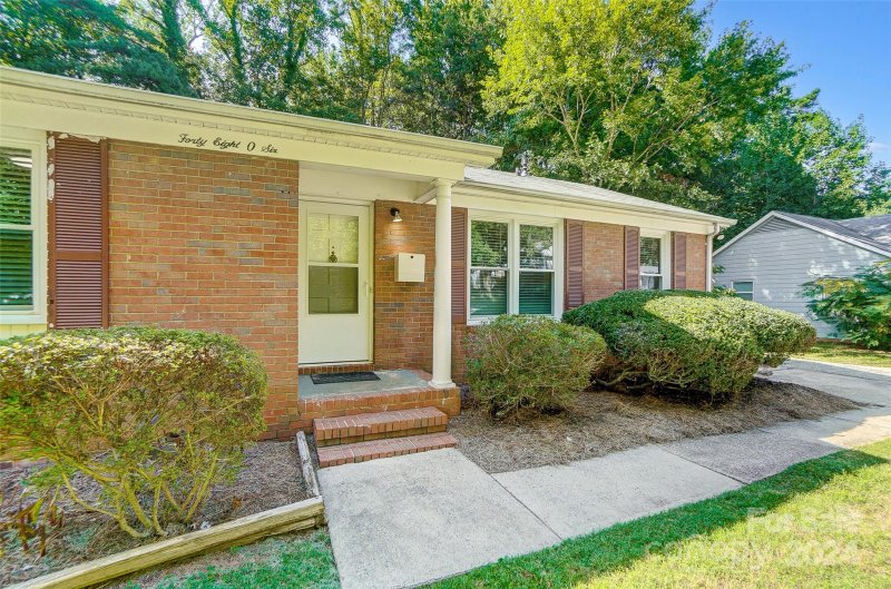 Property image 2 at 4806 Farm Pond Lane, Charlotte, NC 28212