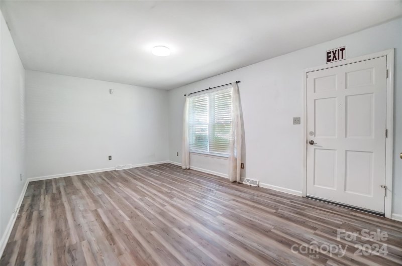 Property image 3 at 4806 Farm Pond Lane, Charlotte, NC 28212