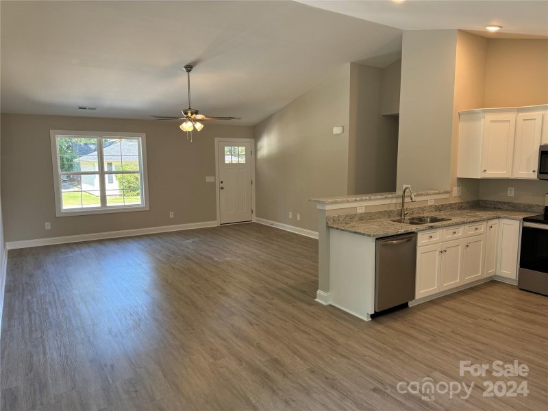 Property image 2 at 801 Maplewood Avenue, Kannapolis, NC 28081